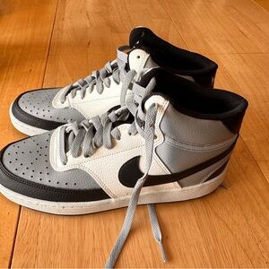 Nike sneakers. Men’s. 7.5. Worn once.